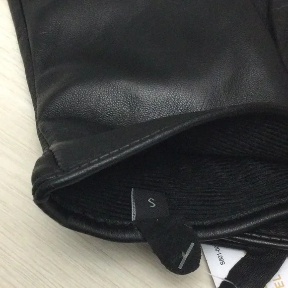 New Michael Kors Black Leather Women's
Gloves - Picture 6 of 8
